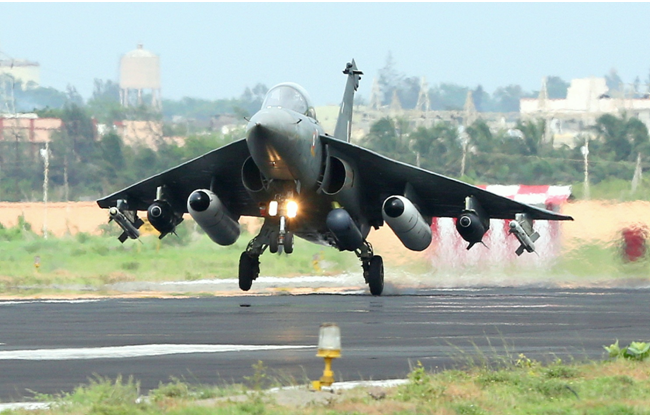 तेजस की धमक से दहलेगा दुश्मन देश